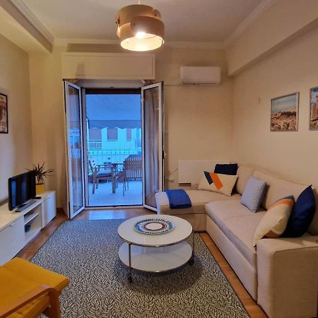 Cozy Apartment With Wrap Around Balcony Αθήνα Εξωτερικό φωτογραφία