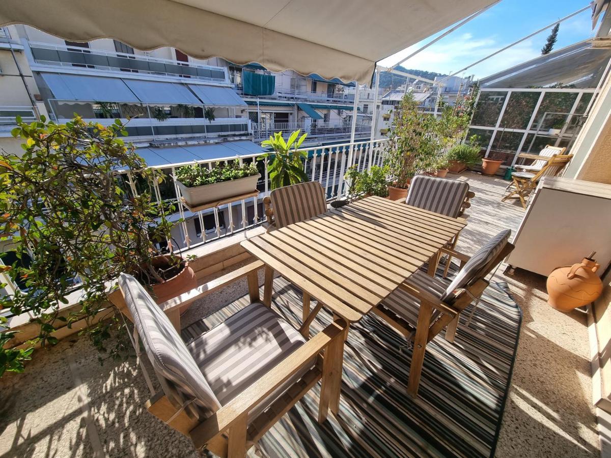Cozy Apartment With Wrap Around Balcony Αθήνα Εξωτερικό φωτογραφία