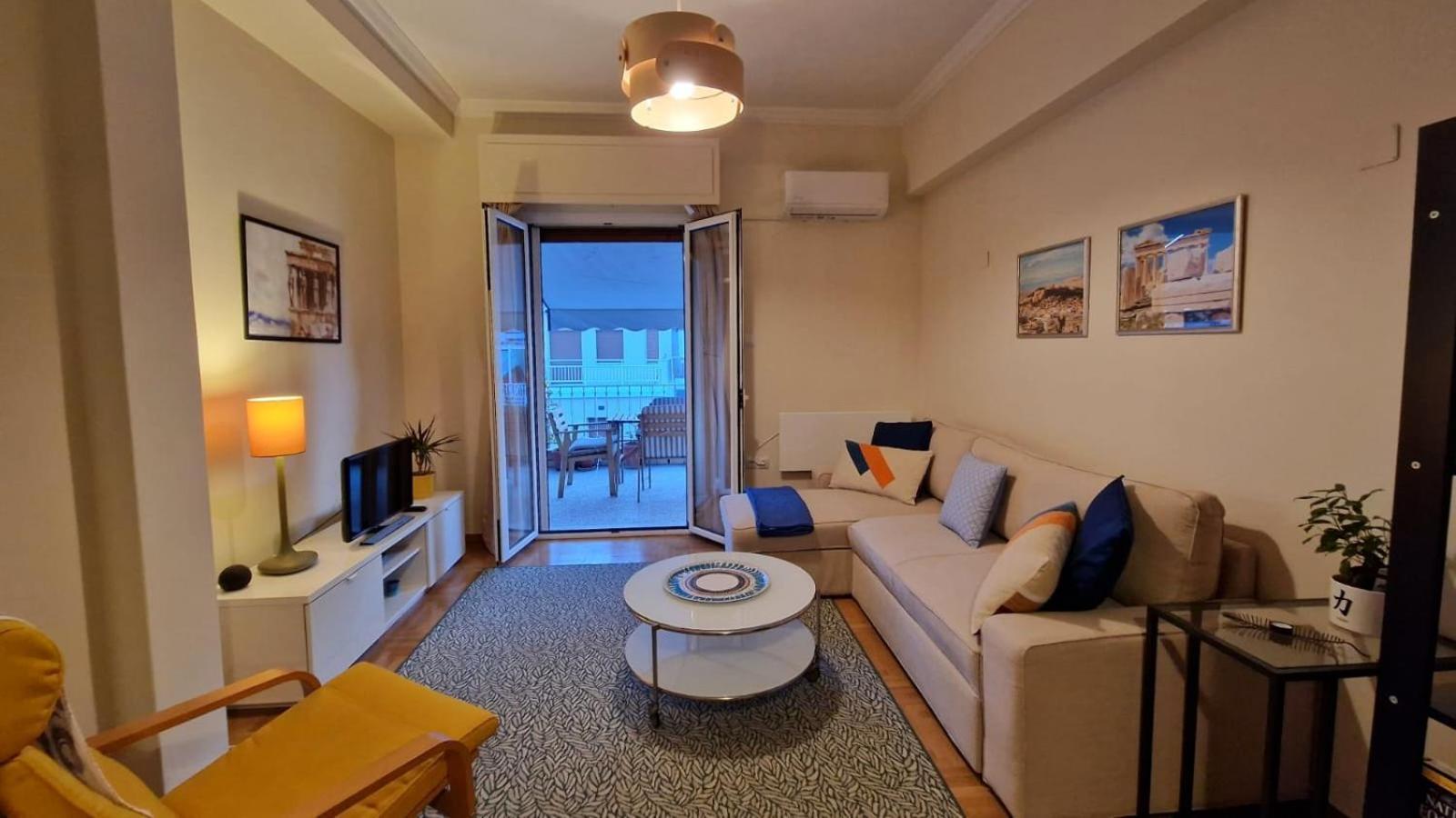 Cozy Apartment With Wrap Around Balcony Αθήνα Εξωτερικό φωτογραφία